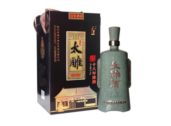 青岛咸亨酒店太雕黄酒回收太雕十八年陈酿绍兴黄酒2.5kg青瓷礼盒装