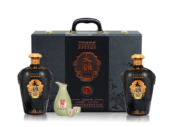 青岛咸亨酒店太雕黄酒回收太雕2007原酿礼盒1.5kg*2糯米酒半甜绍兴黄酒行情价格